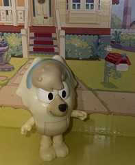 Bluey Friend JUDO Chow Chow White Dog Fancy Hair Replacement Figure Blue NEW