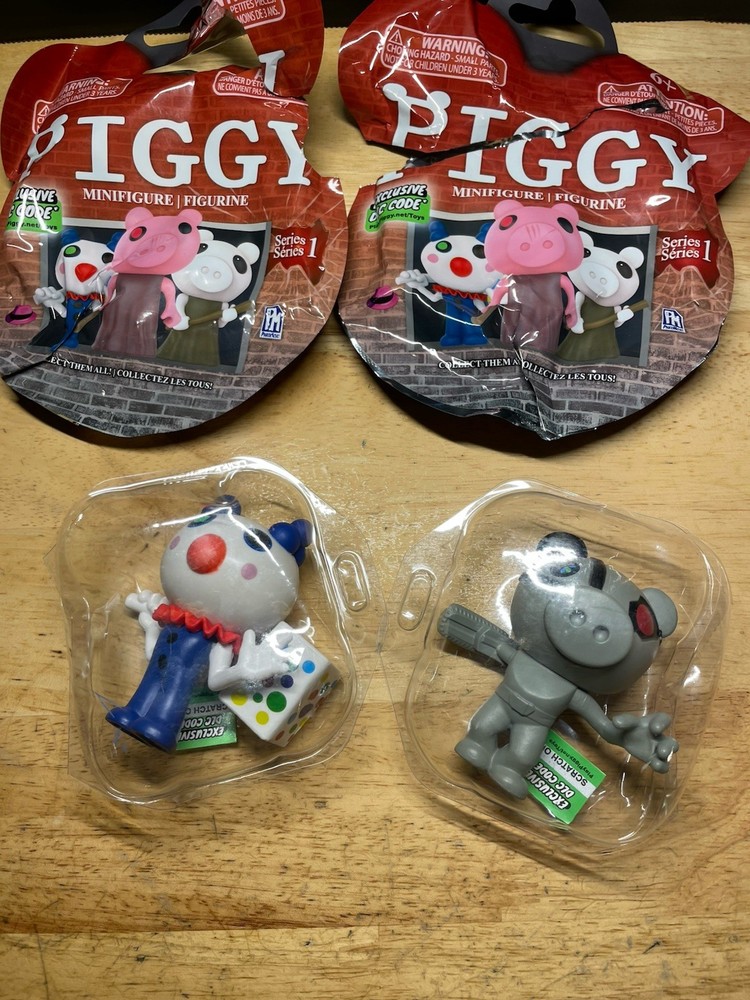 Roblox PIGGY Series 1 Minifigures Lot Robby & Clowny 2 Unused DLC Codes