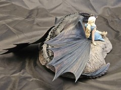 Dark Horse Game of Thrones Daenerys & Drogon Sculpture Statue Gentle Giant