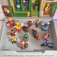Vintage 1986 Applause Sesame Street PVC Figure Display With 21 Figures. Rare.