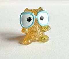 Hasbro Lost Kitties Sparkle Time Yellow Glitter Cat With Glasses Mini Figure