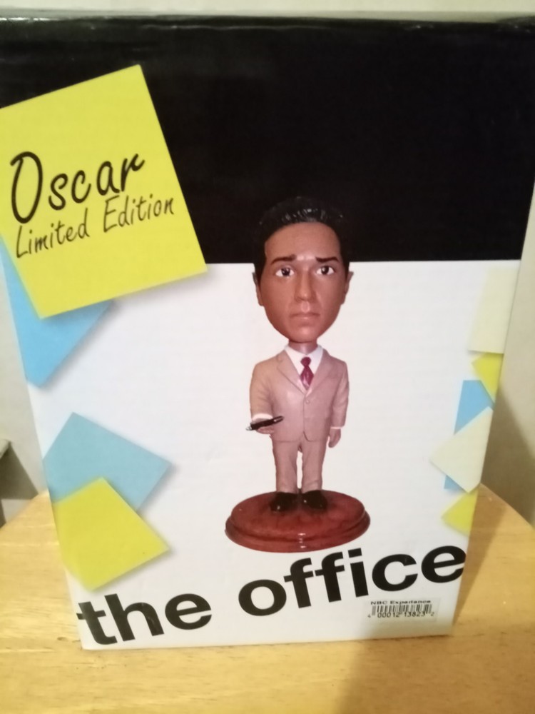 THE OFFICE OSCAR MARTINEZ NBC UNIVERSAL LIMITED EDITION RESIN BOBBLE HEAD
