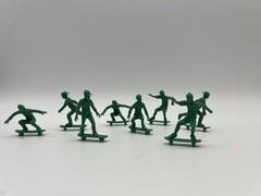 2011 Alfa-Now Inc ToyBoarders Skateboarders Miniature Skaters Trick Green 1.5-2”