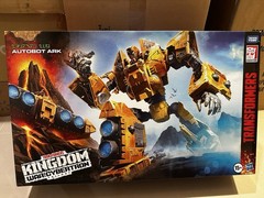 Hasbro, Transformers Kingdom WFC – Titan Class Ark