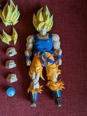 S.H. Figuarts Legendary Super Saiyan Son Goku (Original Release) w/ MLan Shirt