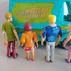Scooby Doo 50th Anniversary Mystery Machine Van 10″ + 5 Rare Floral Design Figs.