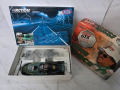 John Force Castrol 2004 Mustang Funny Car 1:24 NHRA Action Racing /168 Hero Card