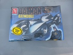 AMT/ERTL Batman Batmobile #6877 1/25 Scale Model Kit – Open Box