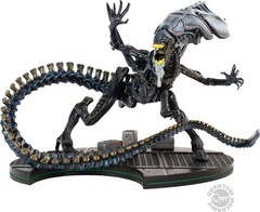Max Q-Elite Alien Queen Xenomorph 7-Inch Figure Diorama