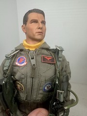 1/6 US NAVY F-14 “TOP GUN” MAVERICK TOM CRUISE TOMCAT FIGHTER PILOT + USN STAND