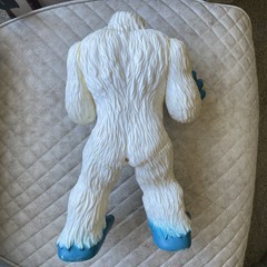 2015 Toys R Us 16” Vinyl Yeti Figure Abominable Snowman Cryptozoology Sofubi