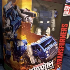 Transformers Kingdom Pipes War for Cybertron Deluxe Class Autobot