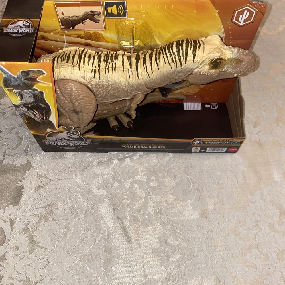 Jurassic World Dino Trackers TYRANNOSAURUS REX T Rex Action Figures With Sound