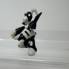 Hasbro Medabots Blackram Figure Black Wing Goat Robot 2.5″ 2001 Vintage Takara