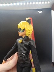 Playmates Miraculous: Tales of Ladybug and Cat Noir 2020 Cat Noir Figure 11.5″