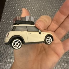Disney Pixar Cars 3 Kiel Motorray Diecast Florida 500 Beige Luggage Rack Mini