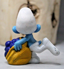Smurf Greedy Collectible Figurine McDonalds Happy Meal Toy 2011 PVC Plastic