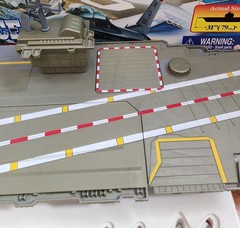 1998 RedBox Toys Independence U.S Aircraft Carrier Ship 31″, W/ 6 Die Cast Plane
