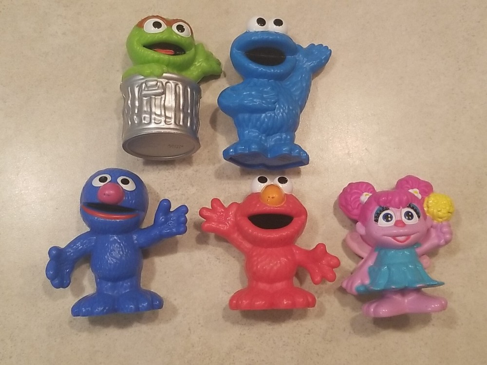 2013 2014 Sesame Street Workshop 5 Plastic Figures Elmo Cookie Monster, Grover
