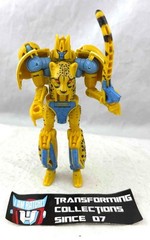 Transformers Kingdom WFC Deluxe Class Cheetor Complete