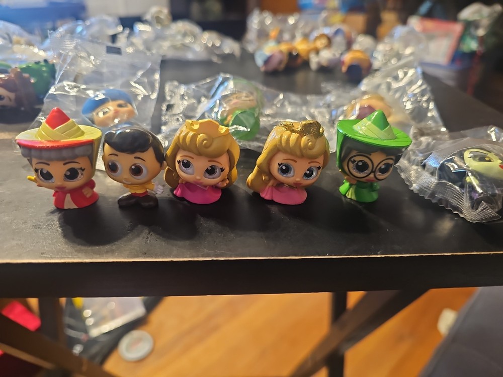 Disney Doorables SLEEPING BEAUTY Maleficent Aurora Multiple Series Lot Of 9
