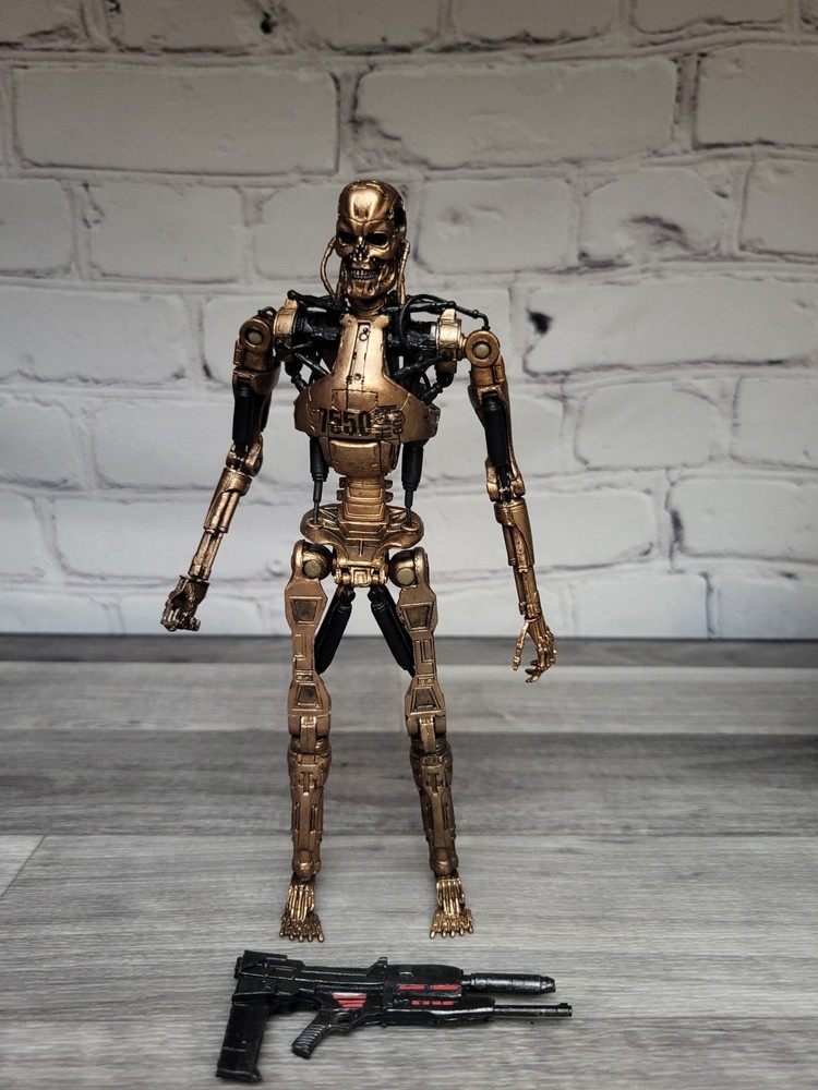 NECA Reel Toys Terminator 2 Kenner Tribute Future War Metal Mash Endoskeleton