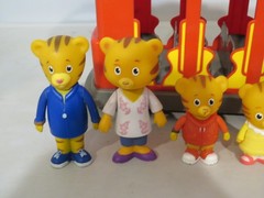 Daniel Tiger Trolley & Figures Toy Lot Of 8 Figures TESTED WORKS