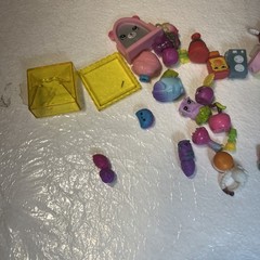 Mini Shopkins lot of 30 mini figures mixed series plus accessories