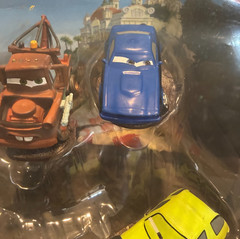 DISNEY PIXAR CARS 2 COMPLETE VEHICLE FIGURINE PLAYSET ORIGINAL BOX
