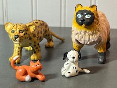Vintage 1993-94 MEG Puppy In My Pocket x 4 + Extra Animals + Bed + x3 Stands