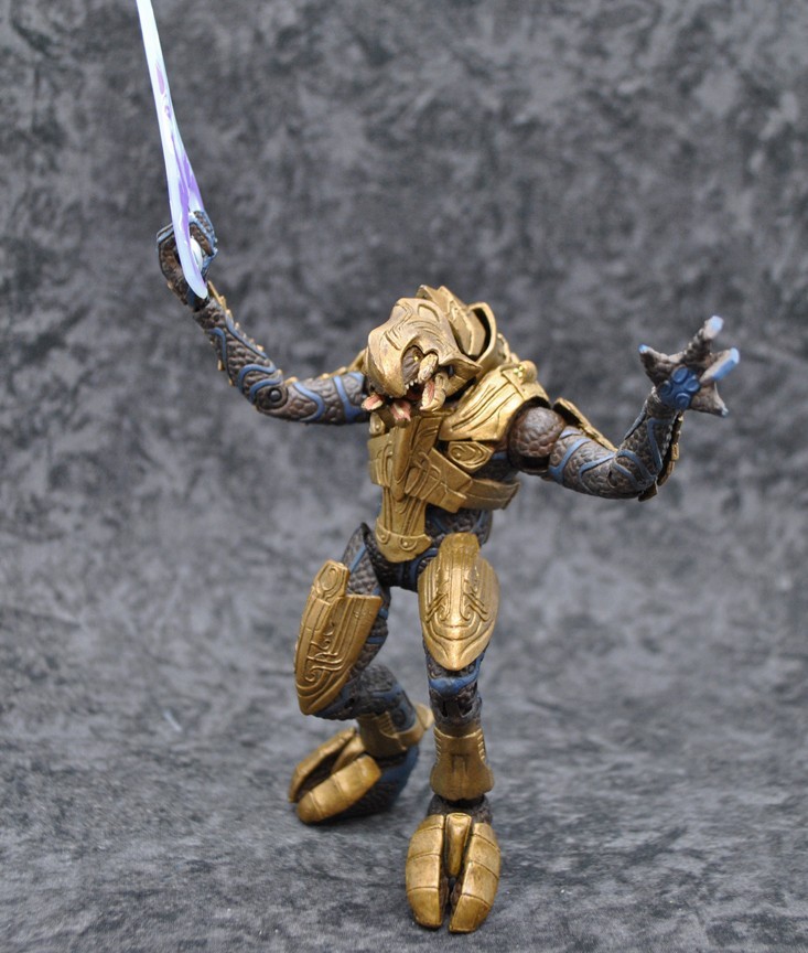 Mcfarlane Toys Halo 3 ARBITER w/ energy sword gold armor series 2 5.5″