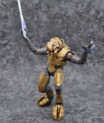 Mcfarlane Toys Halo 3 ARBITER w/ energy sword gold armor series 2 5.5″