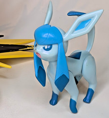 Pokemon ZAPDOS Glaceon Bulbsaur 2″ Figures Jazwares Select Series 2 Loose VG+