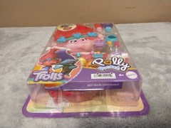 Polly Pocket DreamWorks Trolls Compact Playset With Poppy & Branch
