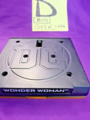 Mattel Lynda Carter Wonder Woman DC Multiverse 7″ Action Figure Display Stand D