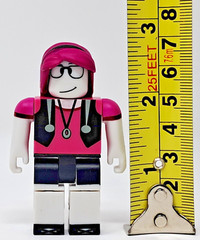Roblox 2.75″ figure Top Runway Model white black w/ pink hair Jazwares
