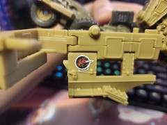 Transformers 2007 Mainline Deluxe Class Bonecrusher USED
