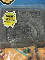 CREEPY CRAWLERS SQUIRMINATOR WITH CRUSHING WRECKING BALL TAIL BY TOYMAX