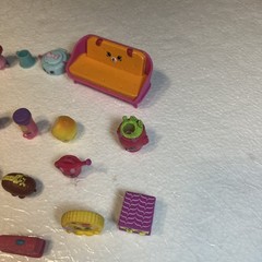 Mini Shopkins lot of 30 mini figures mixed series plus accessories