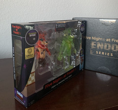 FNAF FIVE NIGHTS AT FREDDY’S Endo-01 Classic Foxy & Radioactive Foxy Figure NEW