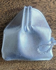2 ZURU SURPRISE MINI BRANDS MINI FASHION HANDBAGS, BAGS, PURSES, PREOWNED MINT