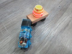 BIRTHDAY THOMAS with MUSICAL CAKE CAR 2012 /Thomas & Friends Wooden Trains Y4501