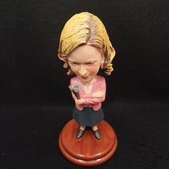THE OFFICE PAM BEESLY NBC UNIVERSAL LIMITED EDITION RESIN BOBBLE HEAD