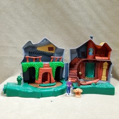 2001 Mattel World of Hogwarts Harry Potter Weasley House Playset + Figures