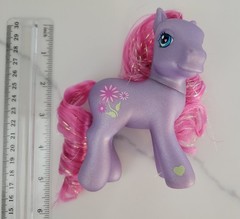 VTG 2002 G3 My Little Pony Petal Blossom Shimmery Figure With Super Long Glitter