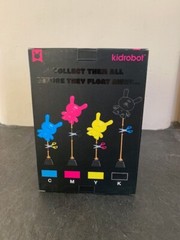 2 KIDROBOT DUNNY KRAK 8″ PLASMA STONE EDITION and LIGHT BLUE CYAN BALLOON 8″ 