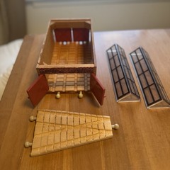 ⭐️Thomas Wooden Railway “The Works” Double Engine Repair Shed &V Switch Track
