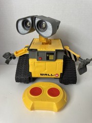 Disney Pixar HELLO WALL-E Remote Control Robot LIGHTS & SOUNDS w/Remote