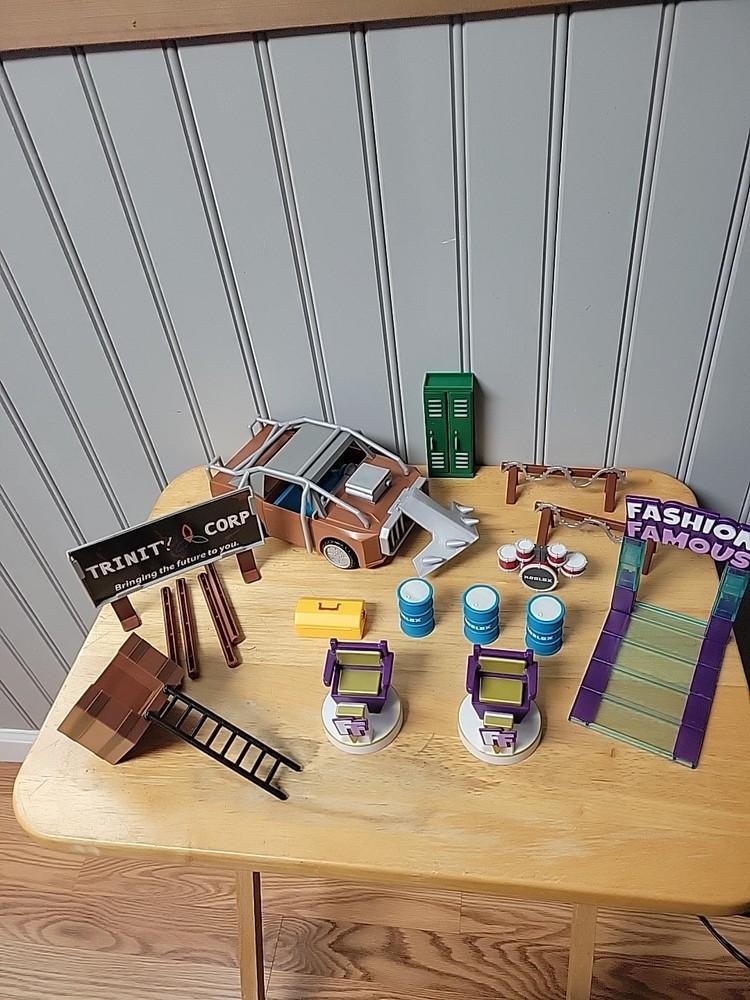 Roblox Toys Action Mini Accessories/Jeep Lot Of 15 Pcs.SEE PICTURES.