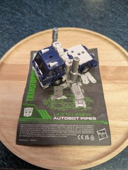 Transformers War For Cybertron Kingdom Deluxe WFC-K32 Autobot Pipes